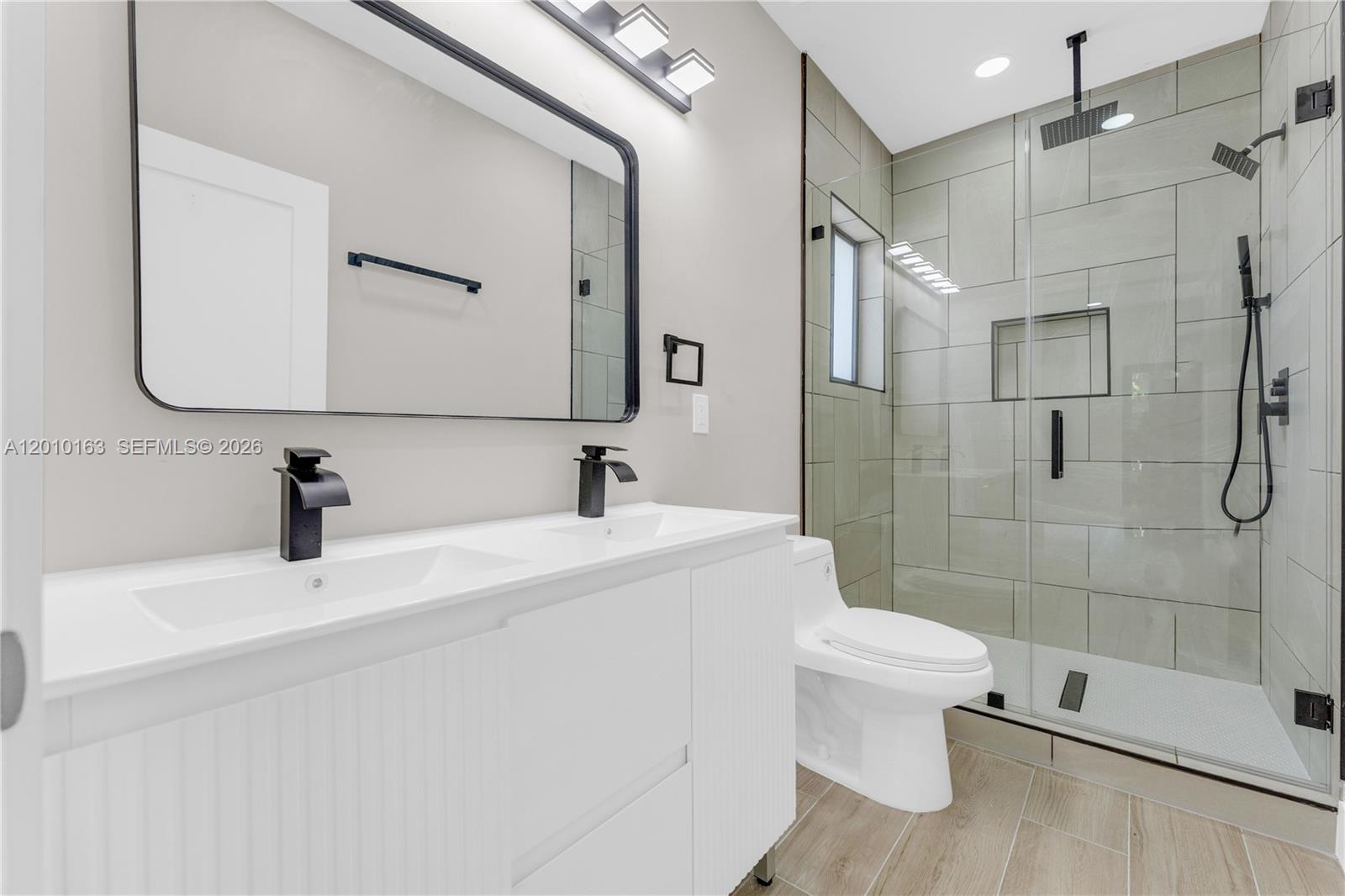 17TH AVE MANOR - Residential