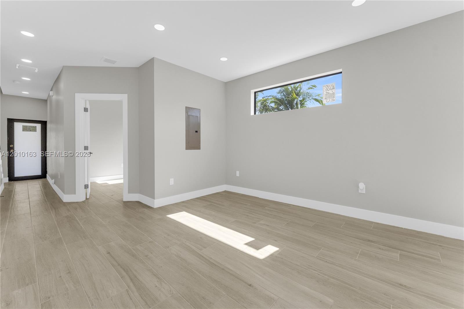 17TH AVE MANOR - Residential