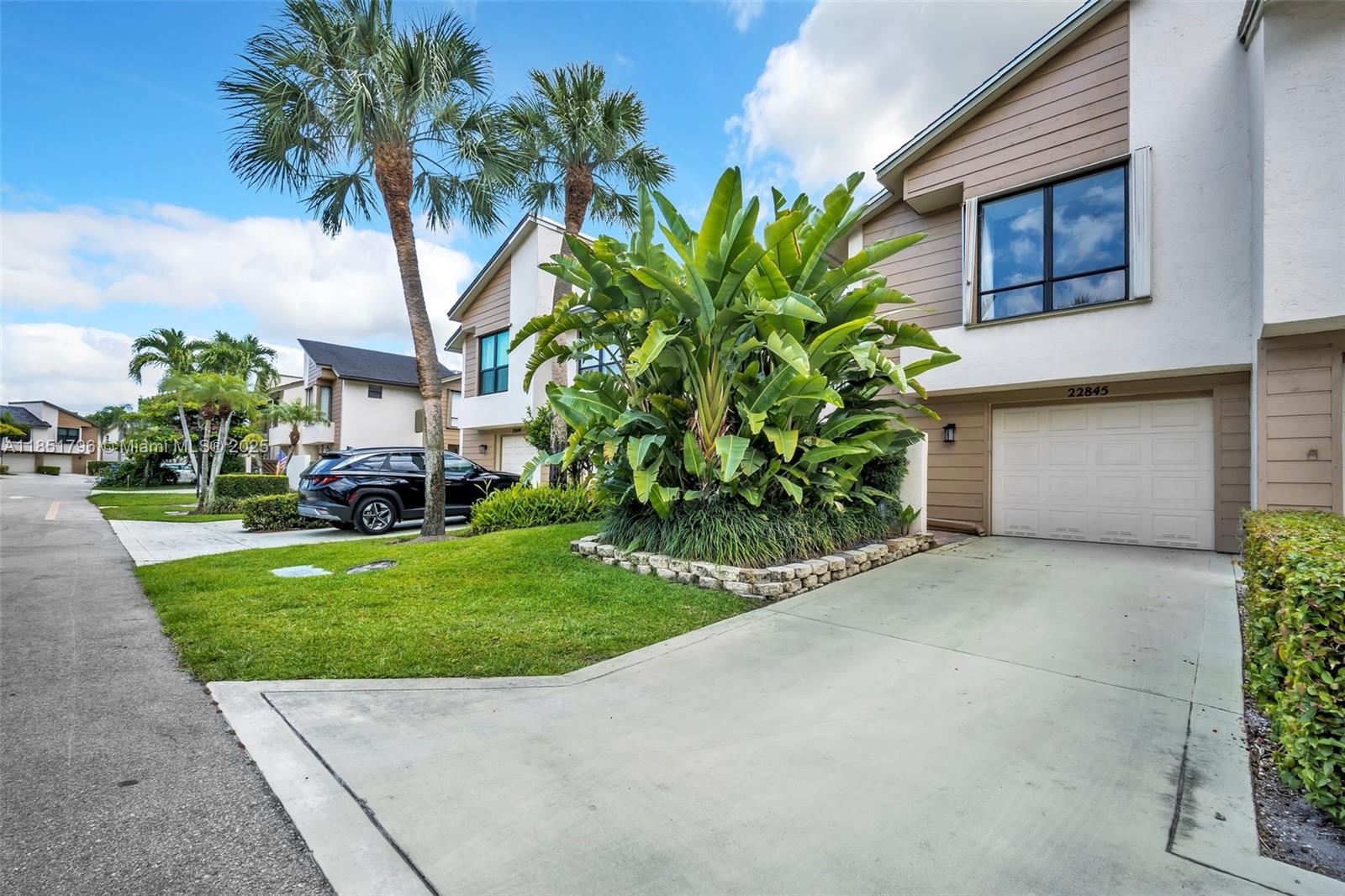 Freshly painted and ready for immediate occupancy! This spacious 3-bedroom, 2.5-bath townhome at 22845 Ironwedge Drive offers an open-concept layout, private patio, in-unit laundry, and attached garage. Located in the sought-after Ironwedge community, enjoy access to a pool and lush green spaces. Unfurnished, clean, and perfectly located near shops, dining, parks, and top Boca Raton schools.
3BR | 2.5BA | Garage | Community Pool Unfurnished & Freshly Painted
Prime Location — Minutes to Everything