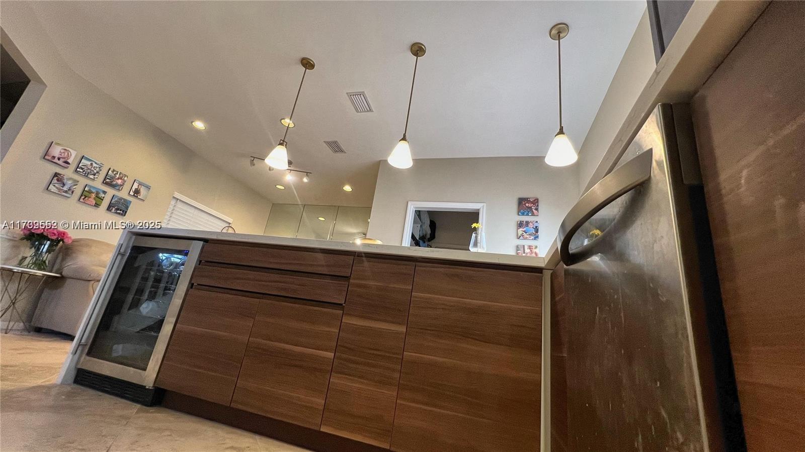 WIMBLEDON VILLAS OF VIA V - Residential Lease
