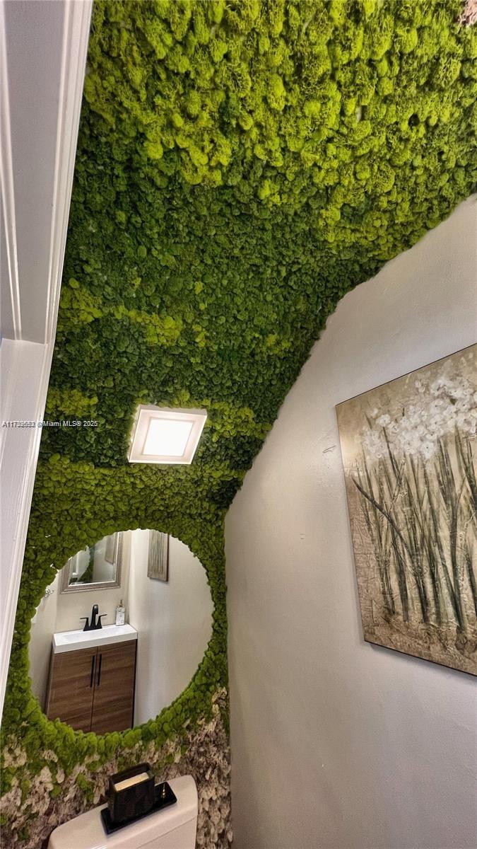 WIMBLEDON VILLAS OF VIA V - Residential Lease