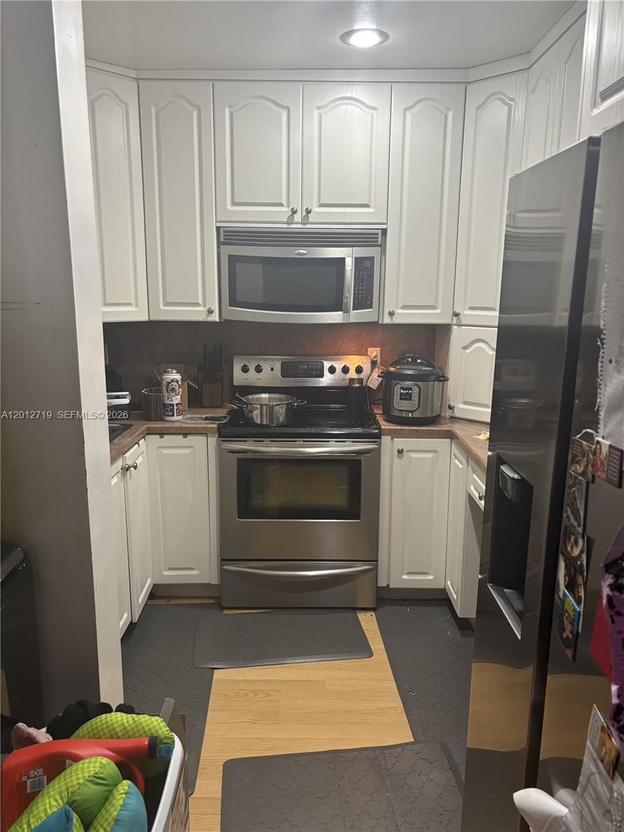 GRENADIER GARDENS - Residential Lease