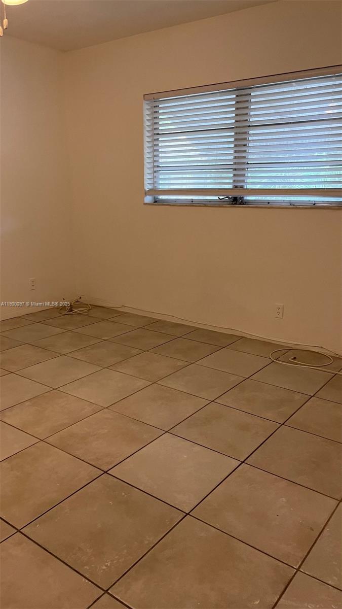 CYPRESS GARDENS CONDOMINI - Residential Lease