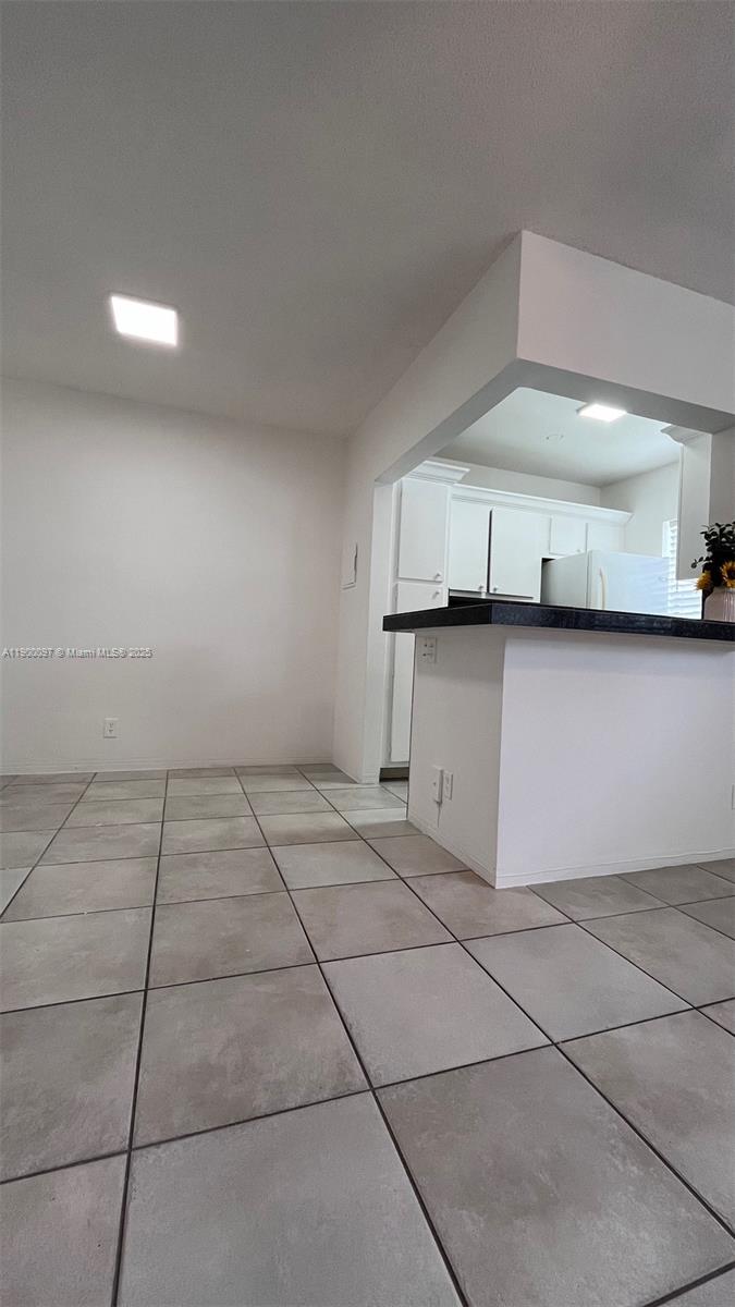 CYPRESS GARDENS CONDOMINI - Residential Lease