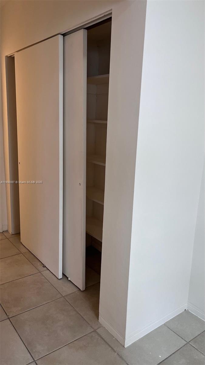 CYPRESS GARDENS CONDOMINI - Residential Lease