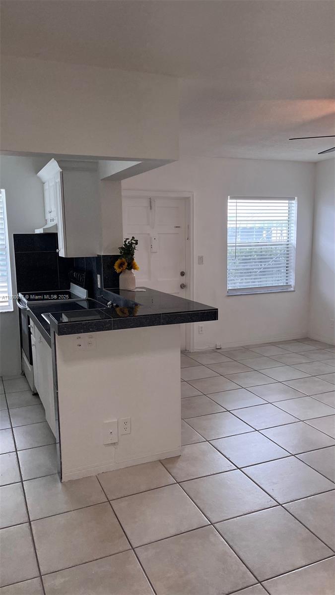 CYPRESS GARDENS CONDOMINI - Residential Lease