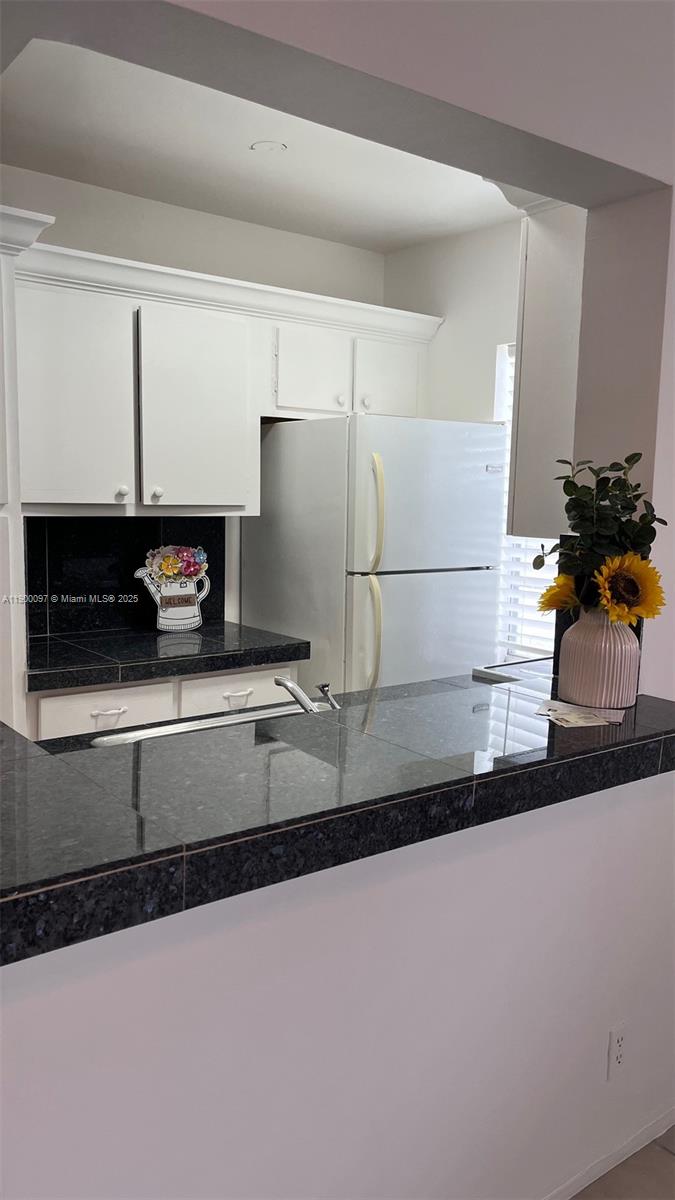 CYPRESS GARDENS CONDOMINI - Residential Lease