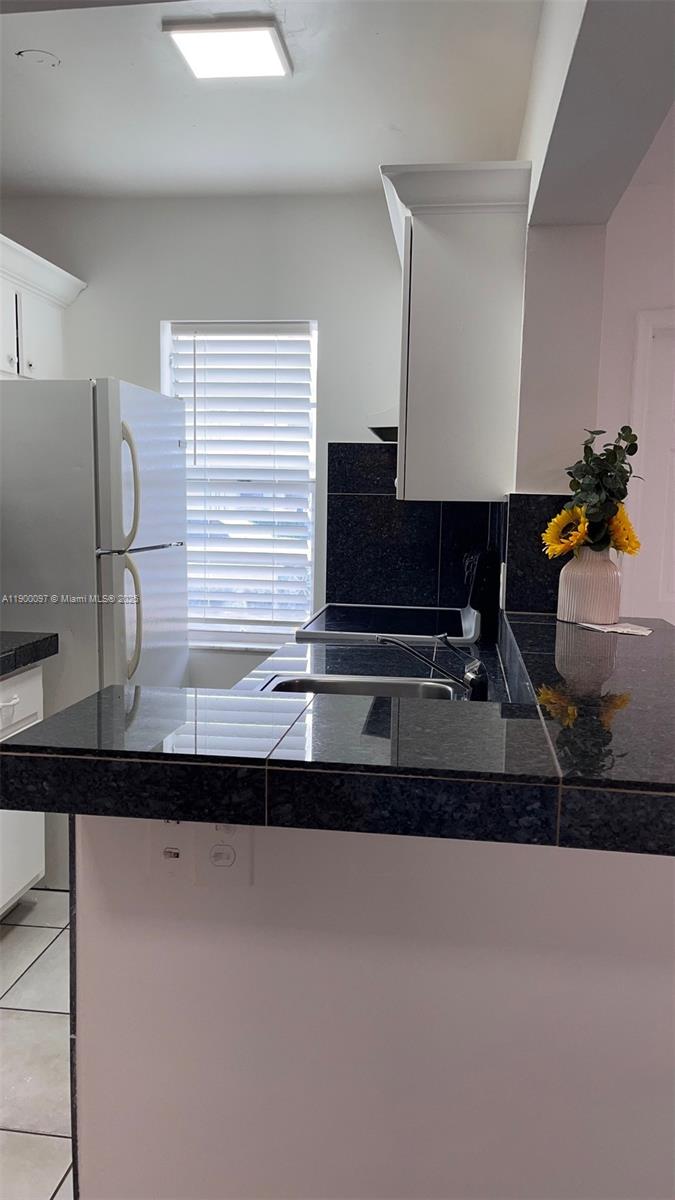 CYPRESS GARDENS CONDOMINI - Residential Lease