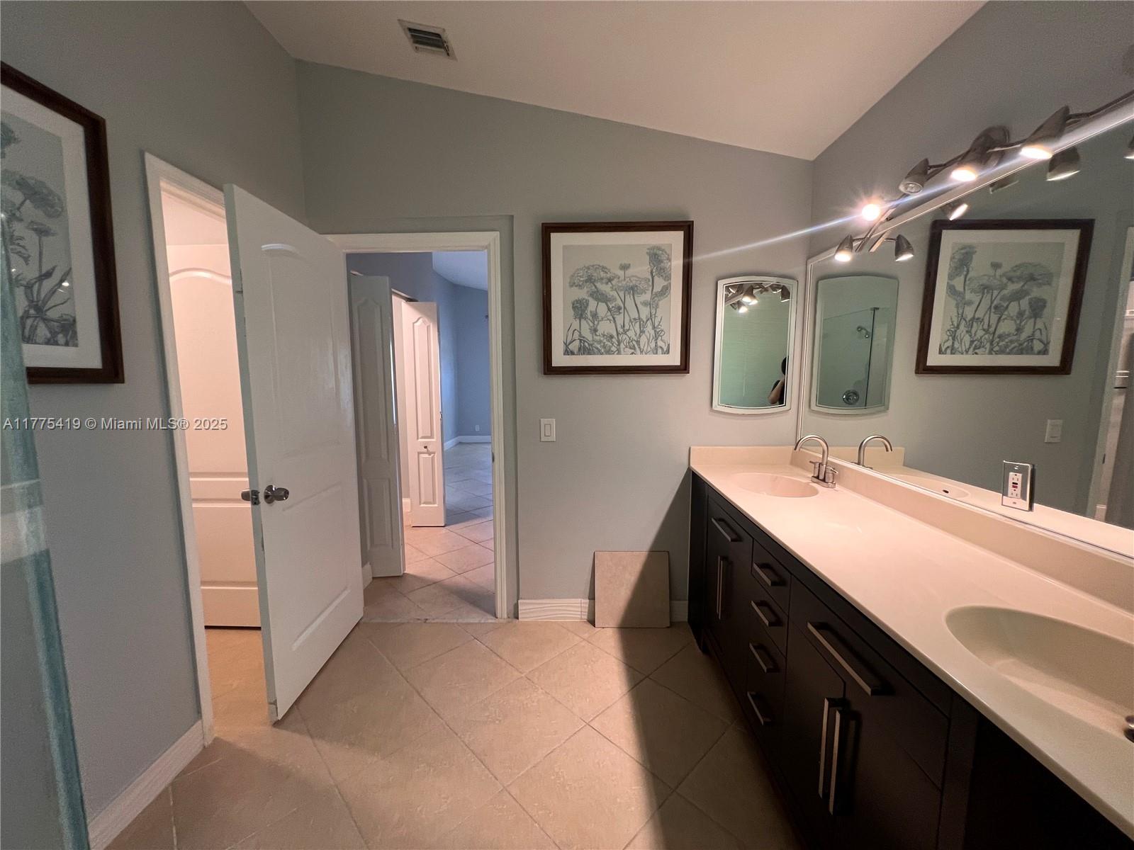 LAKES AT BOCA RATON PAR E - Residential