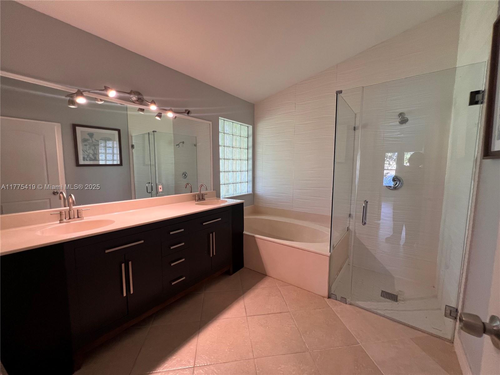LAKES AT BOCA RATON PAR E - Residential
