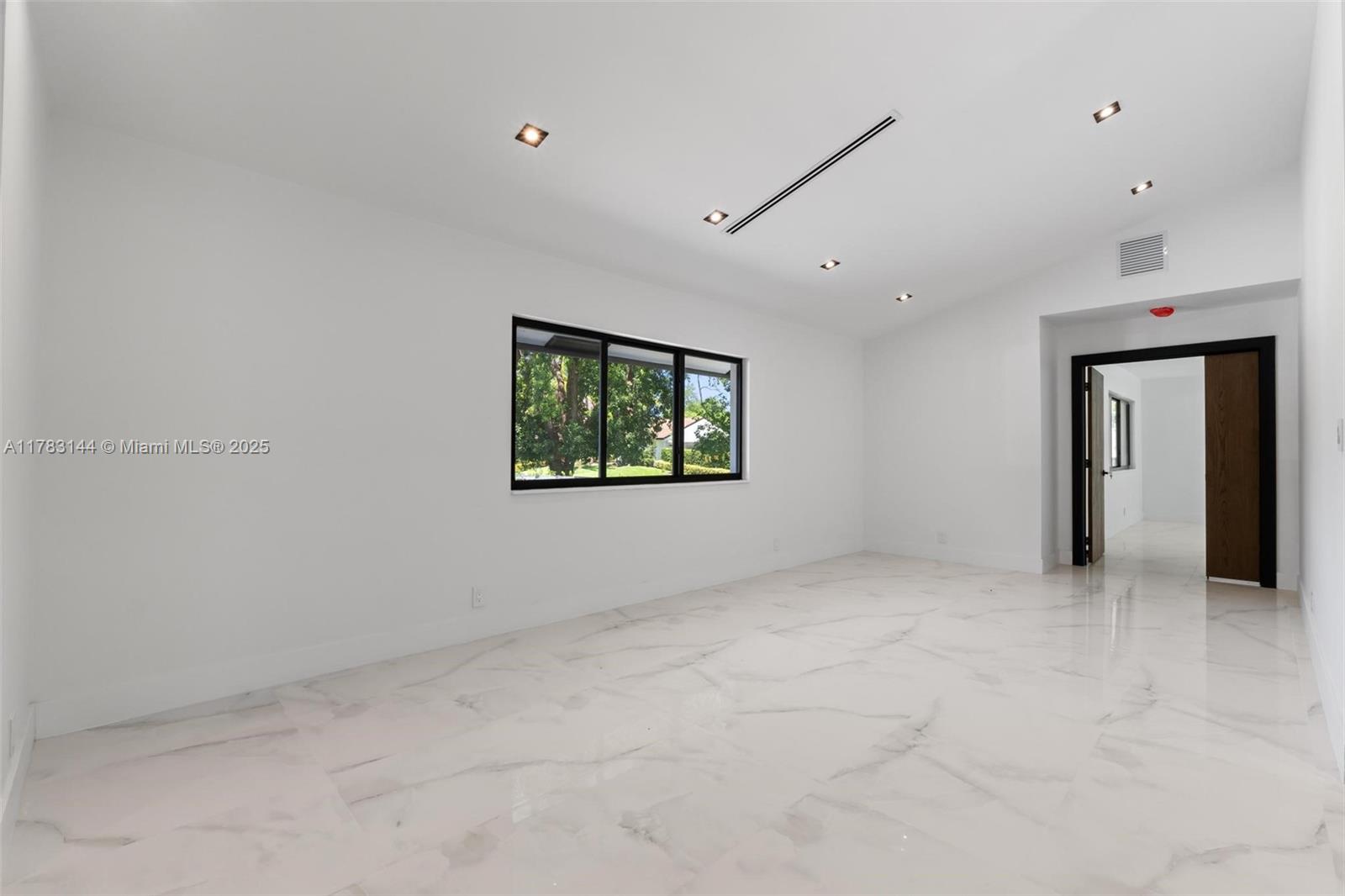 IVANHOE ESTATES - Residential