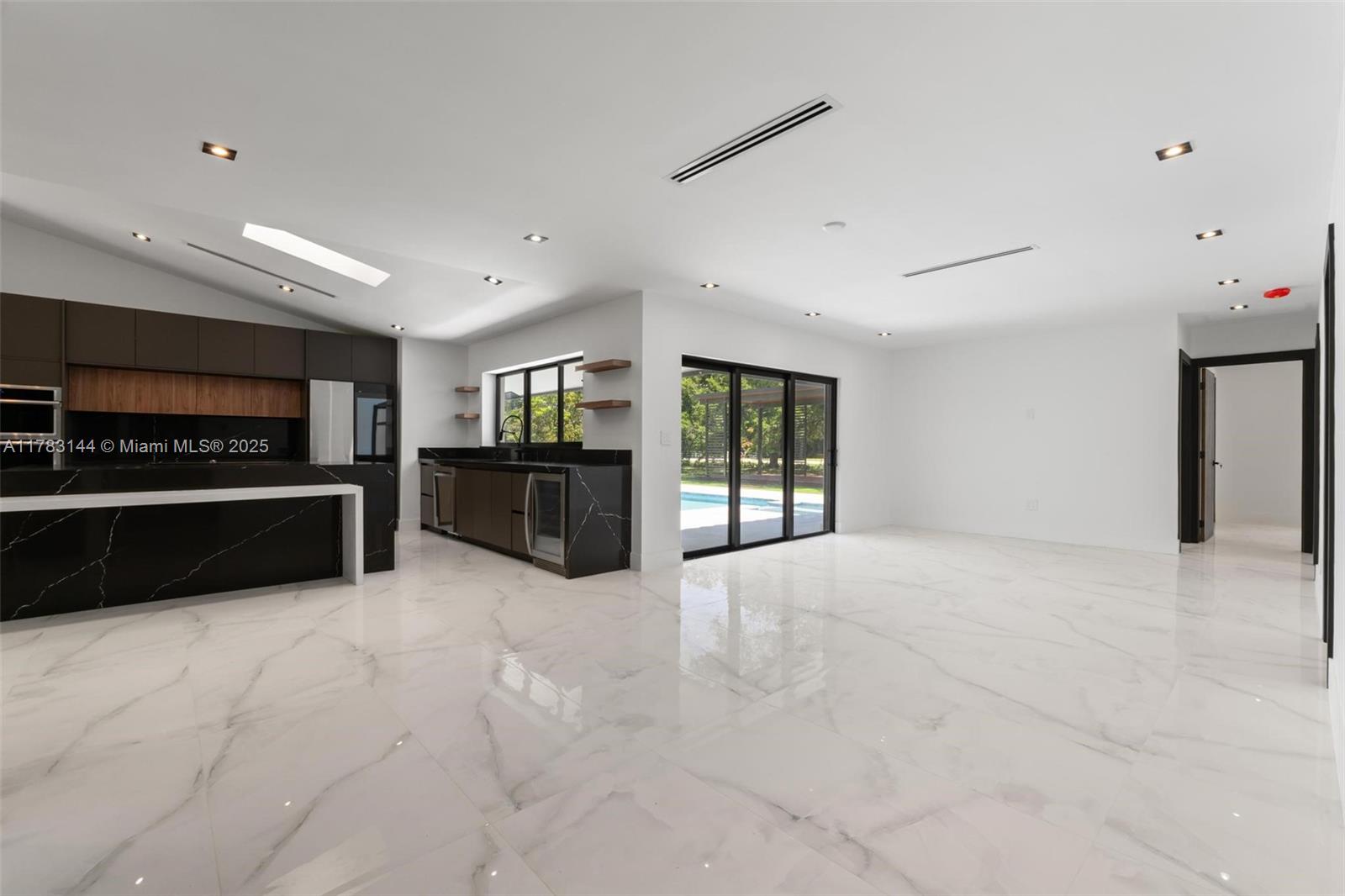 IVANHOE ESTATES - Residential