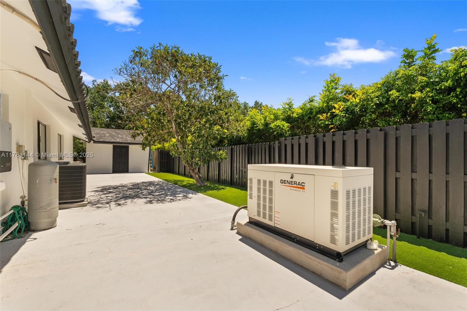 IVANHOE ESTATES - Residential