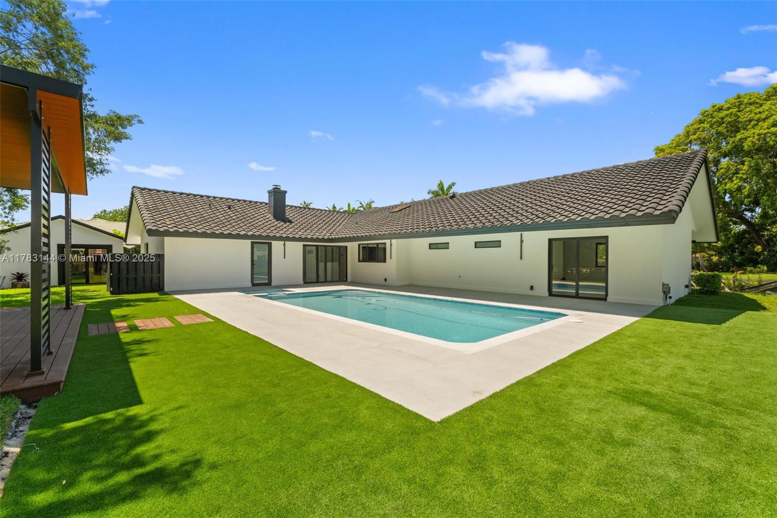 IVANHOE ESTATES - Residential