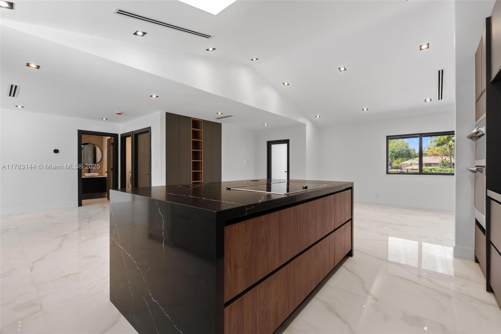 IVANHOE ESTATES - Residential