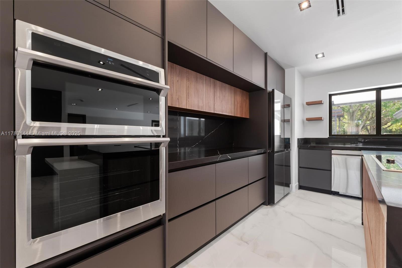 IVANHOE ESTATES - Residential