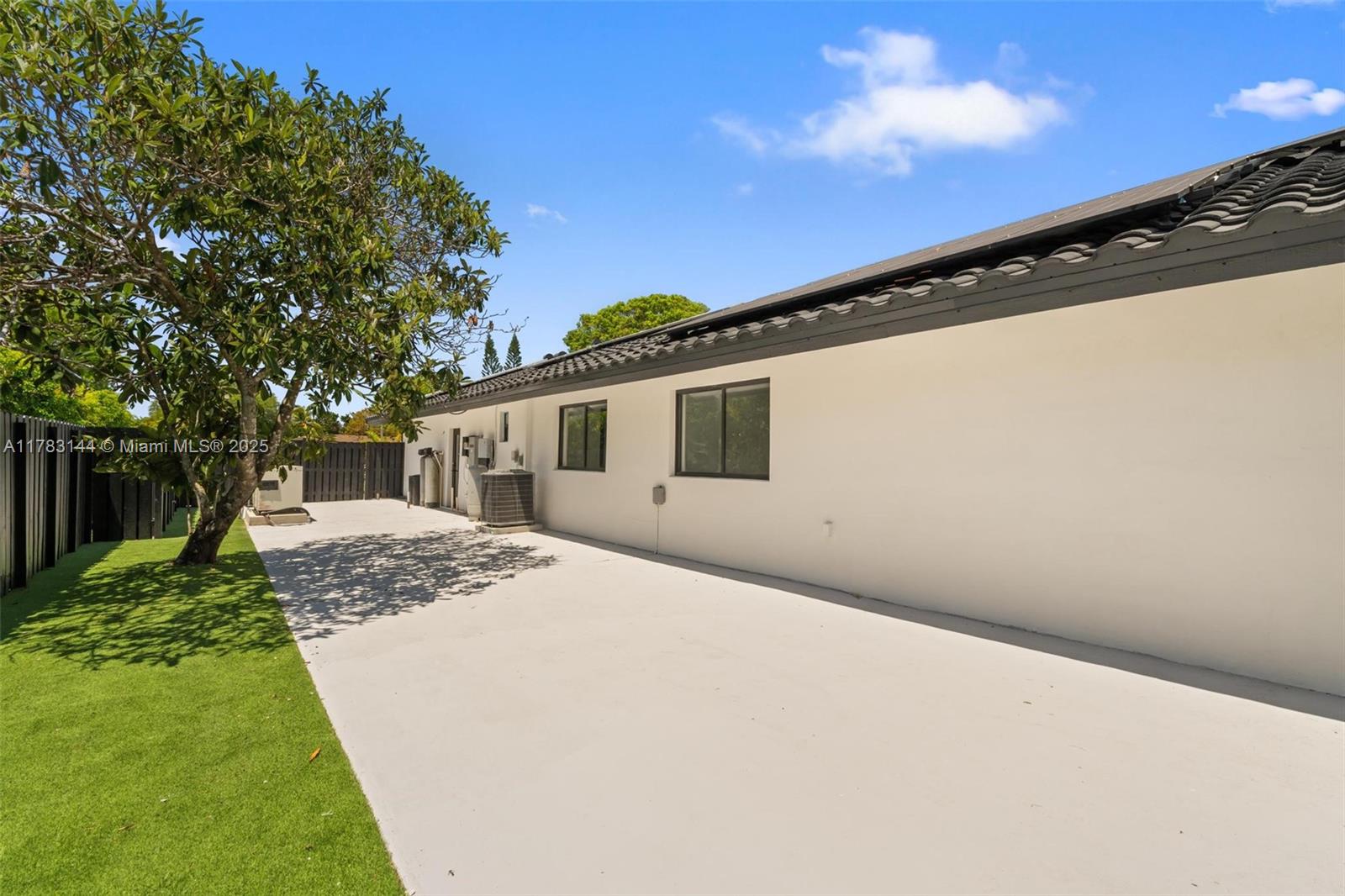 IVANHOE ESTATES - Residential