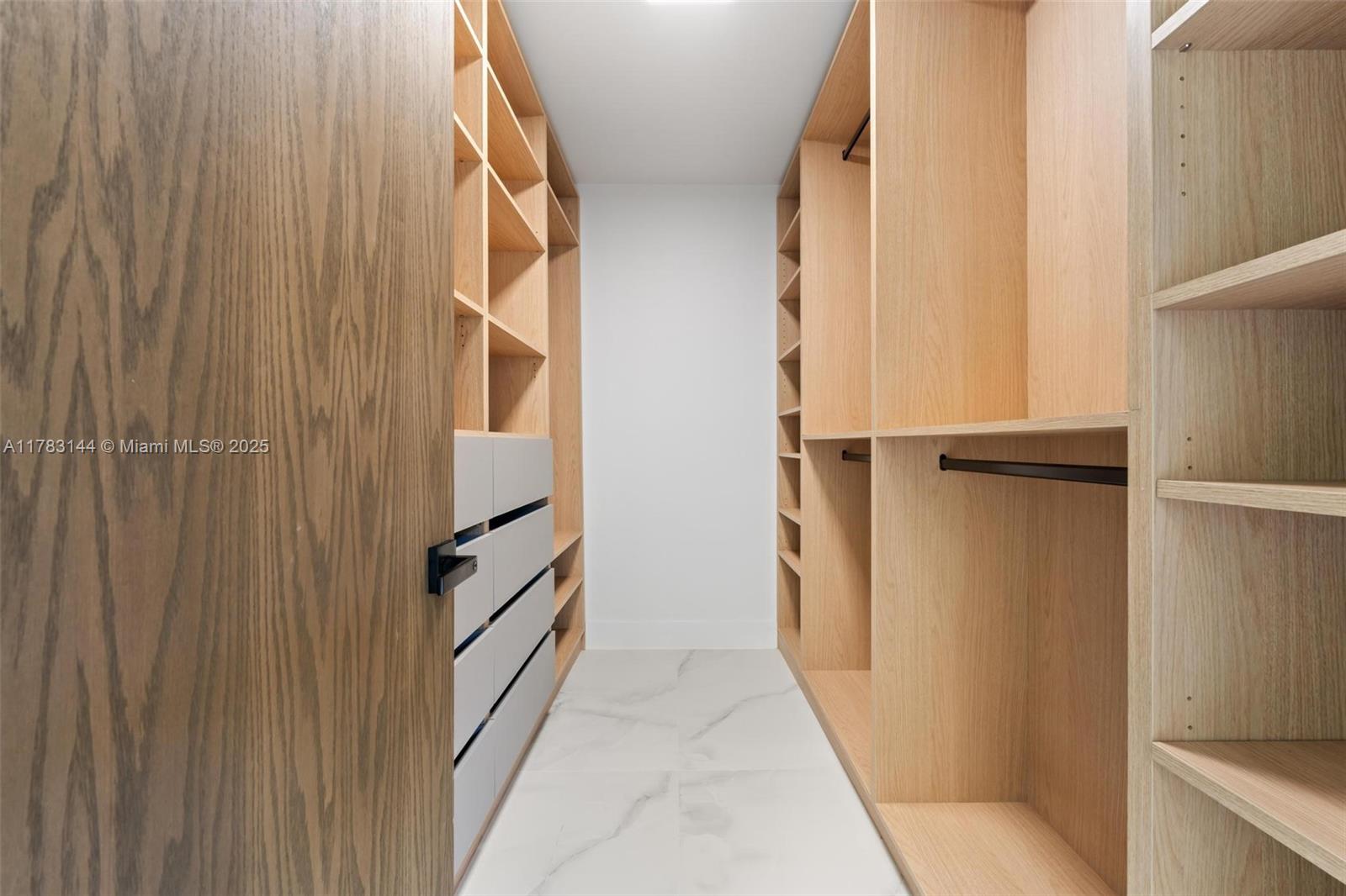 IVANHOE ESTATES - Residential