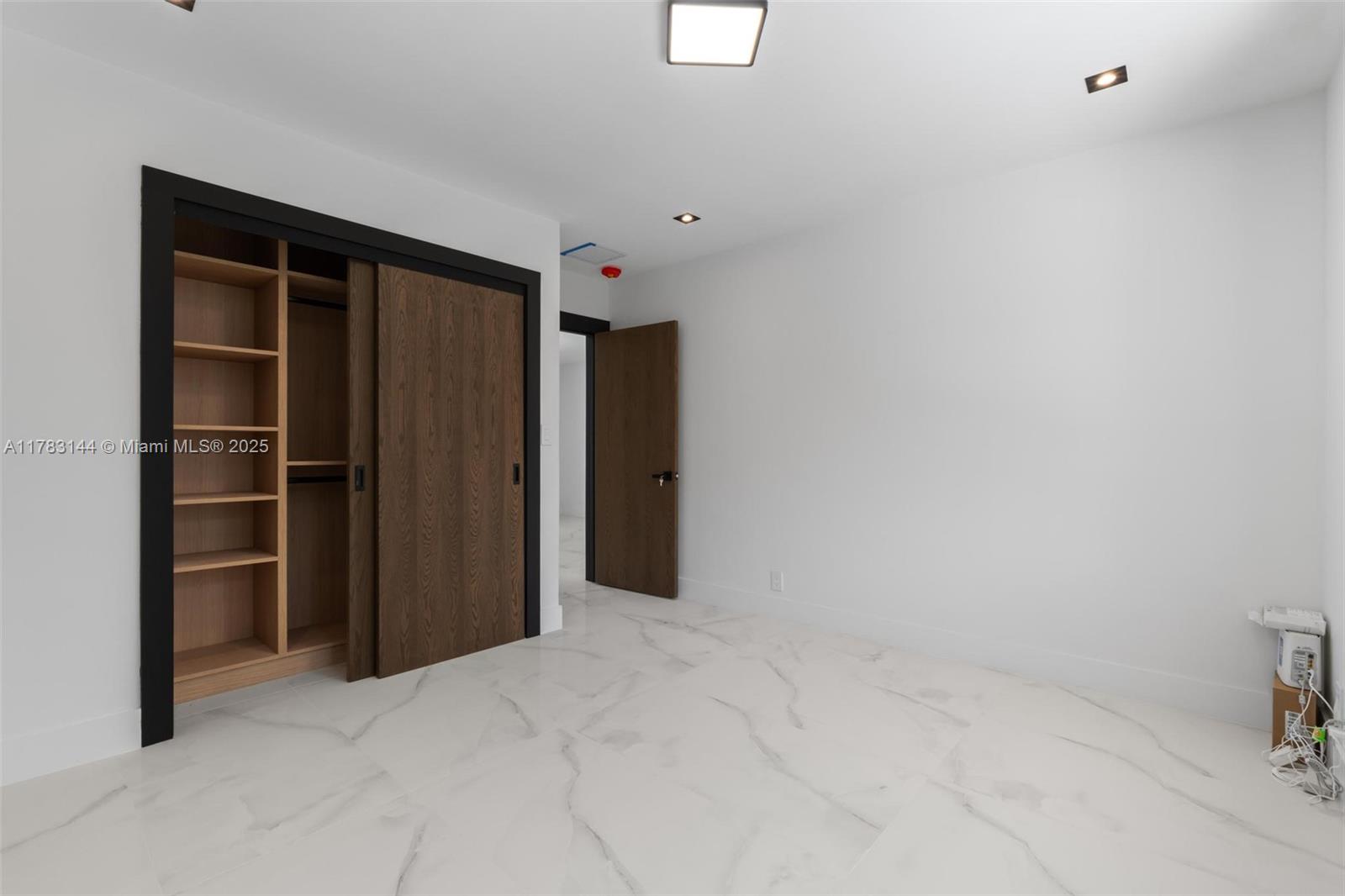 IVANHOE ESTATES - Residential