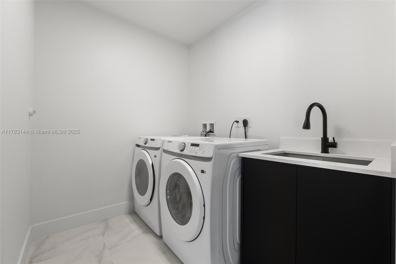 IVANHOE ESTATES - Residential