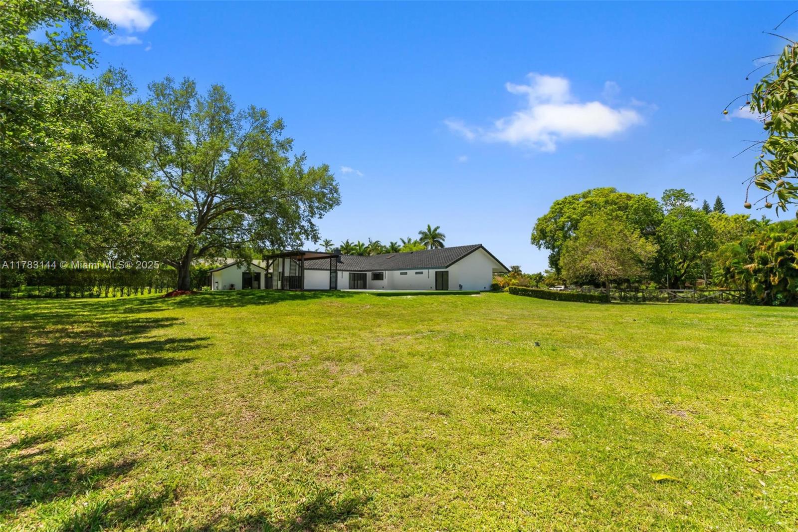 IVANHOE ESTATES - Residential