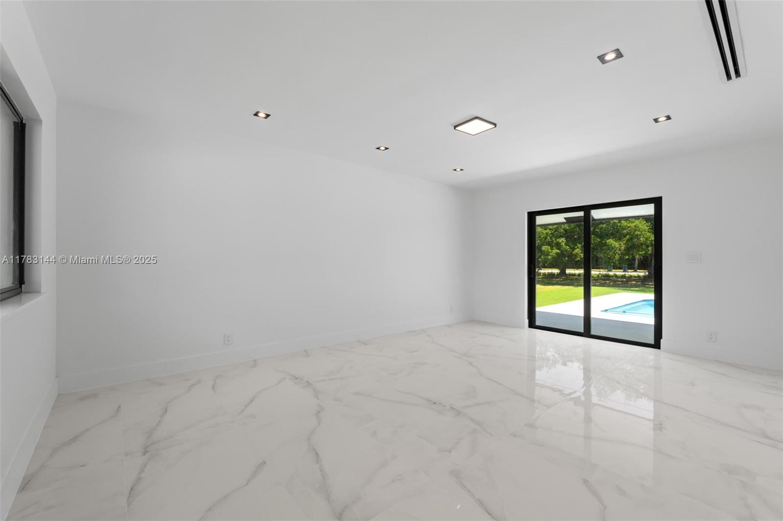 IVANHOE ESTATES - Residential