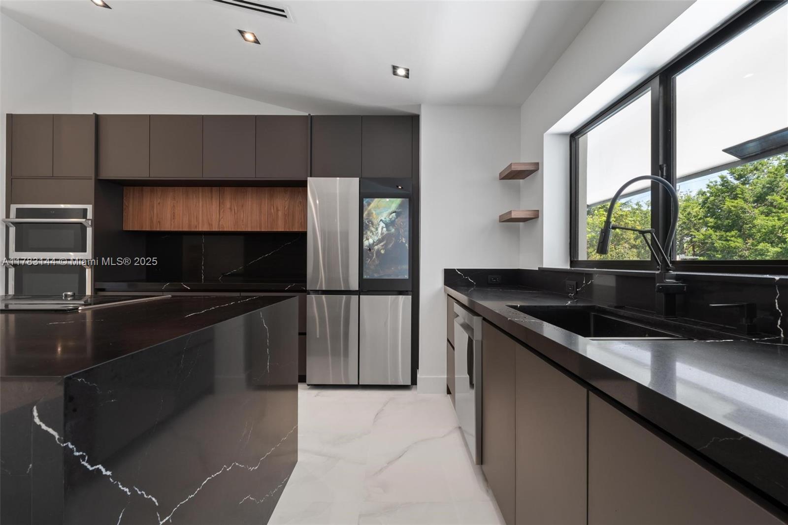 IVANHOE ESTATES - Residential