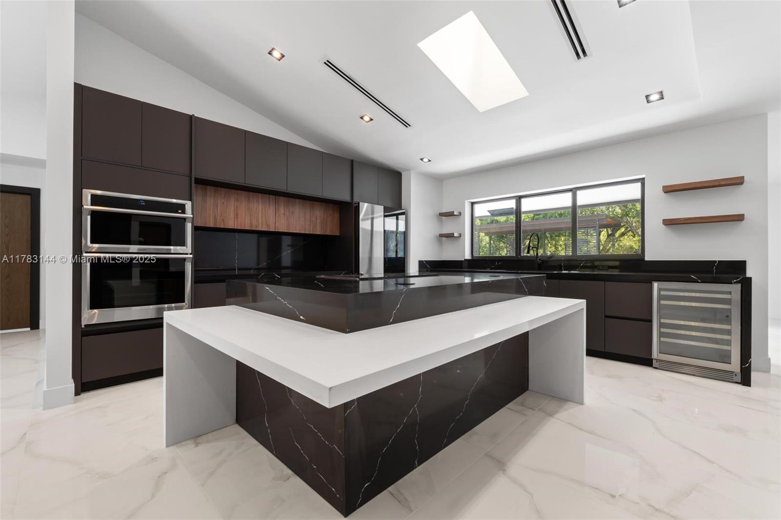 IVANHOE ESTATES - Residential