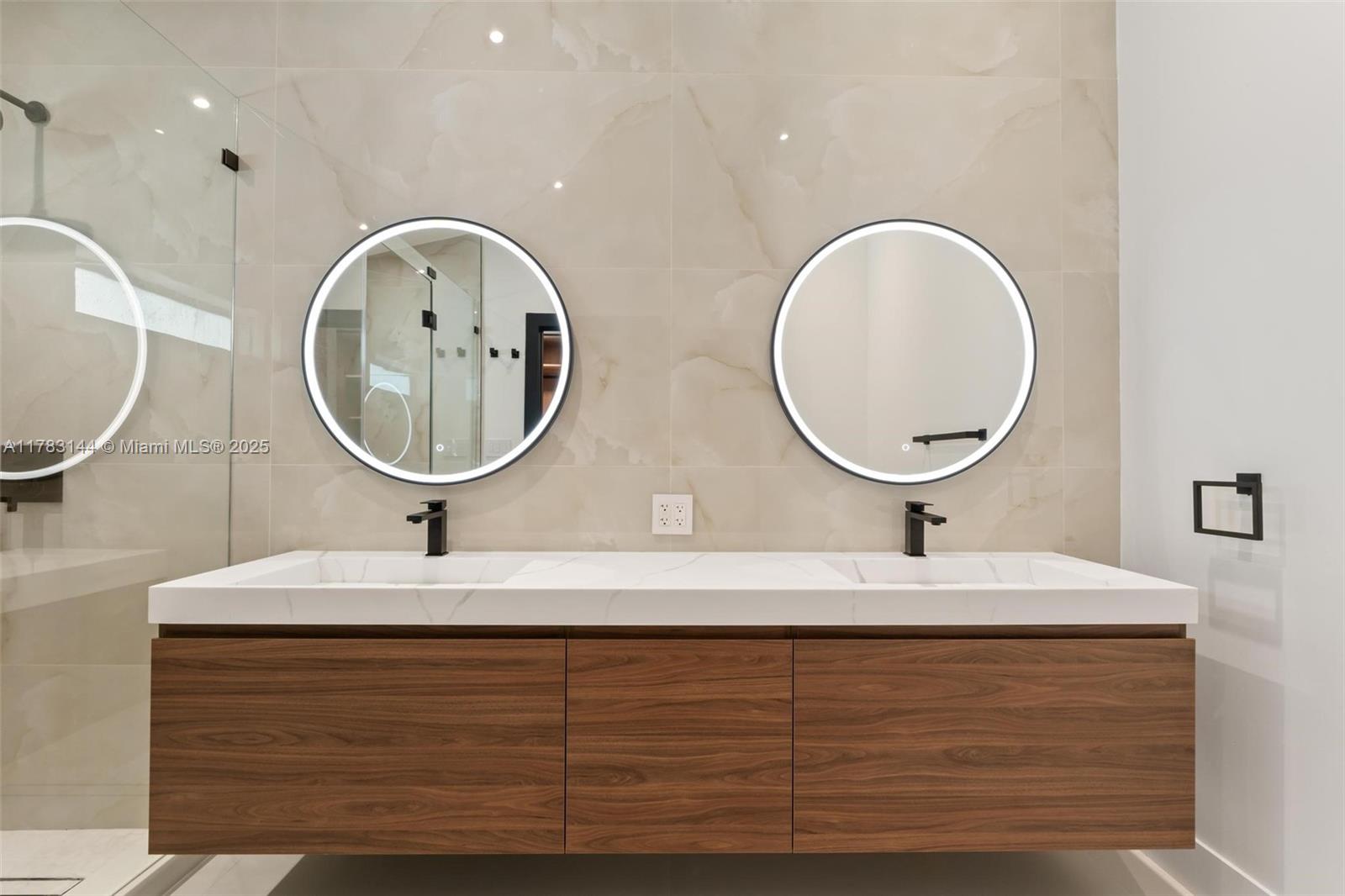 IVANHOE ESTATES - Residential