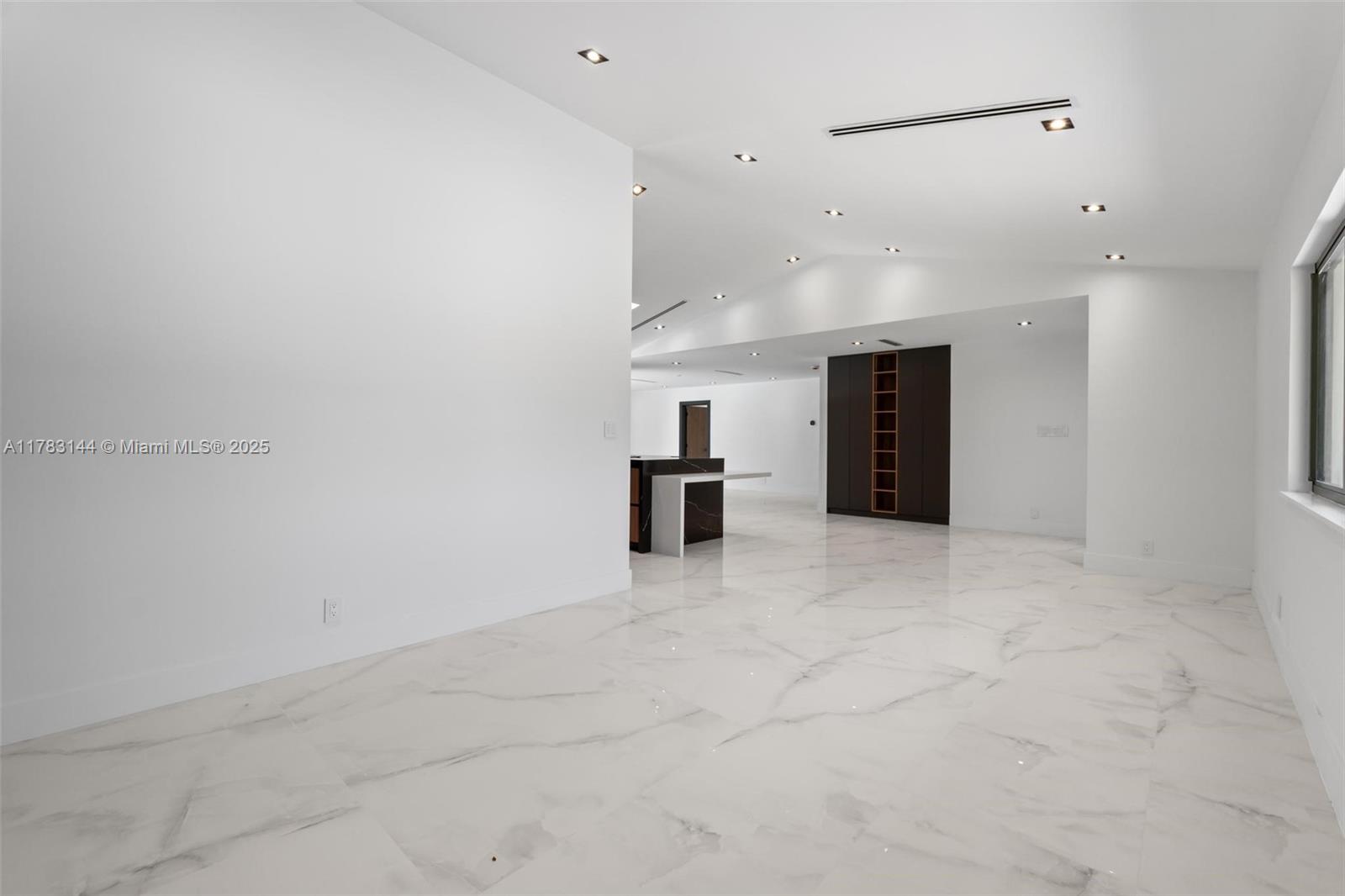 IVANHOE ESTATES - Residential