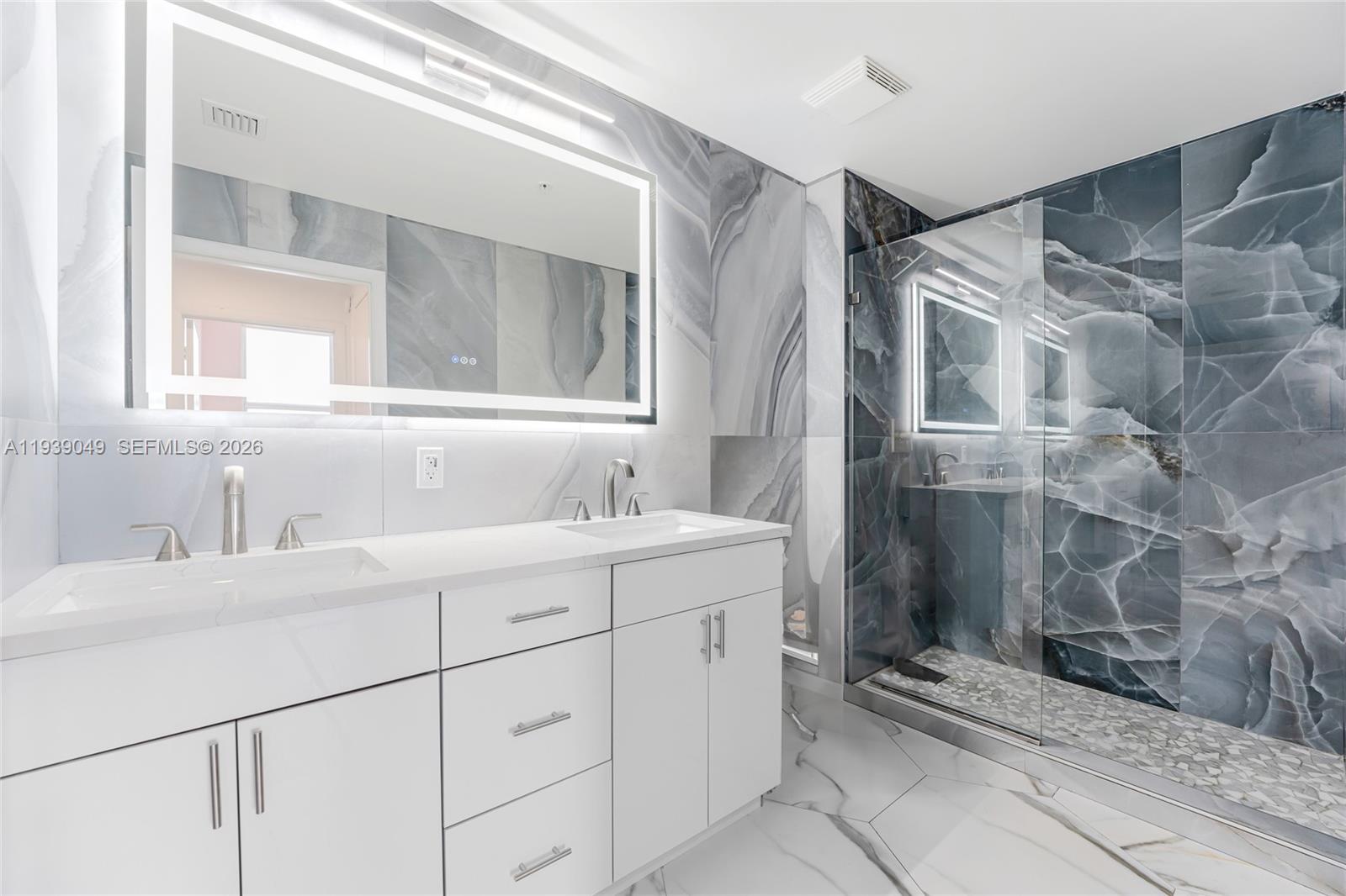 BRICKELL ON THE RIVER N T - Residential