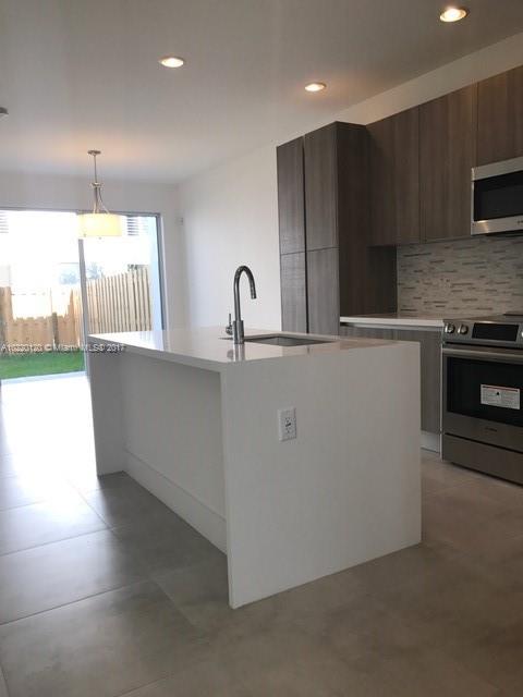 NEOVITA AT DORAL - Residential Lease