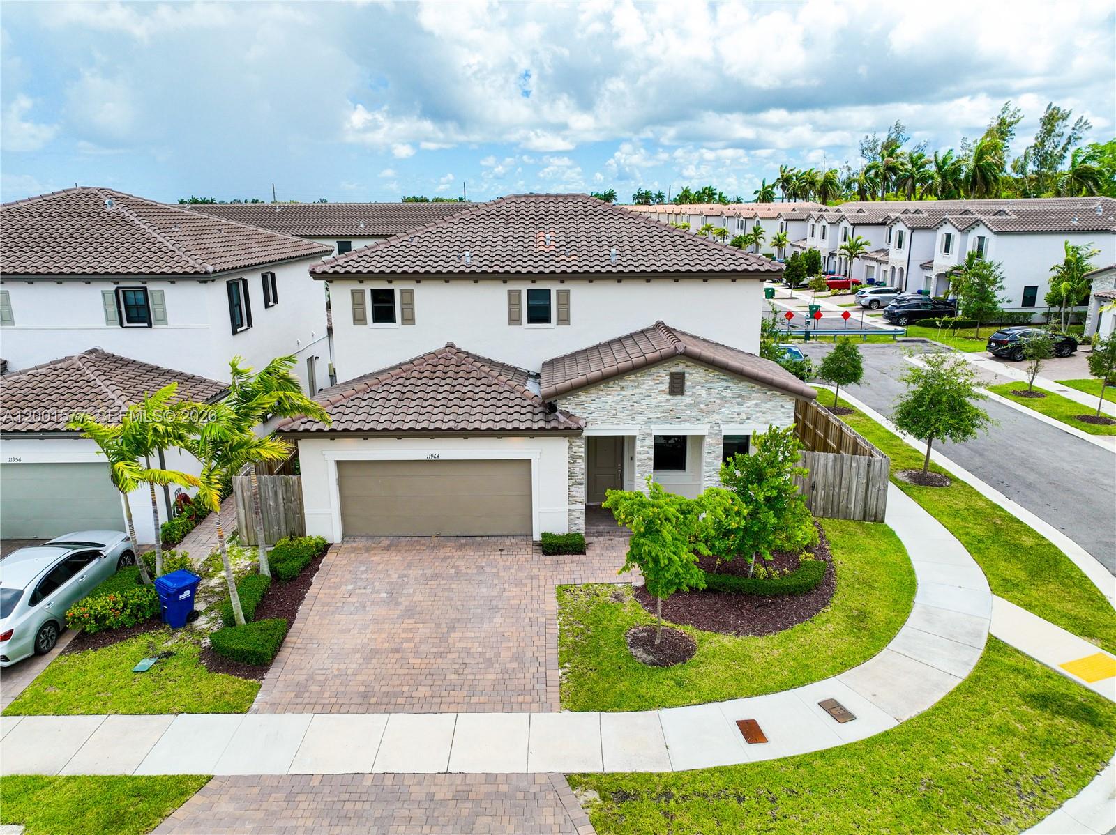 ESTATES AT SILVER PALM - Residential