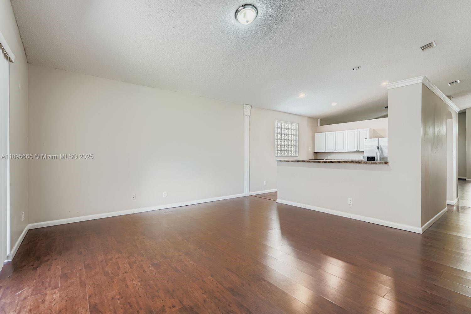 LANDINGS - Residential