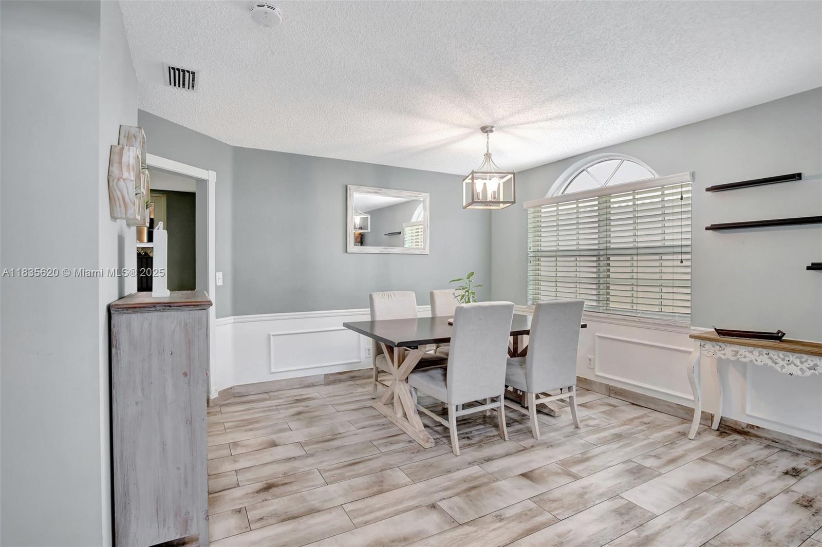 10948 NW 12th Ct, Plantation, FL, 33322/$550,000 4 10948 NW 12th Ct