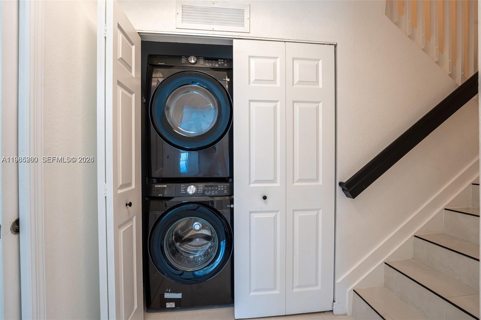 ST MAARTEN AT GRAND BAY C - Residential Lease