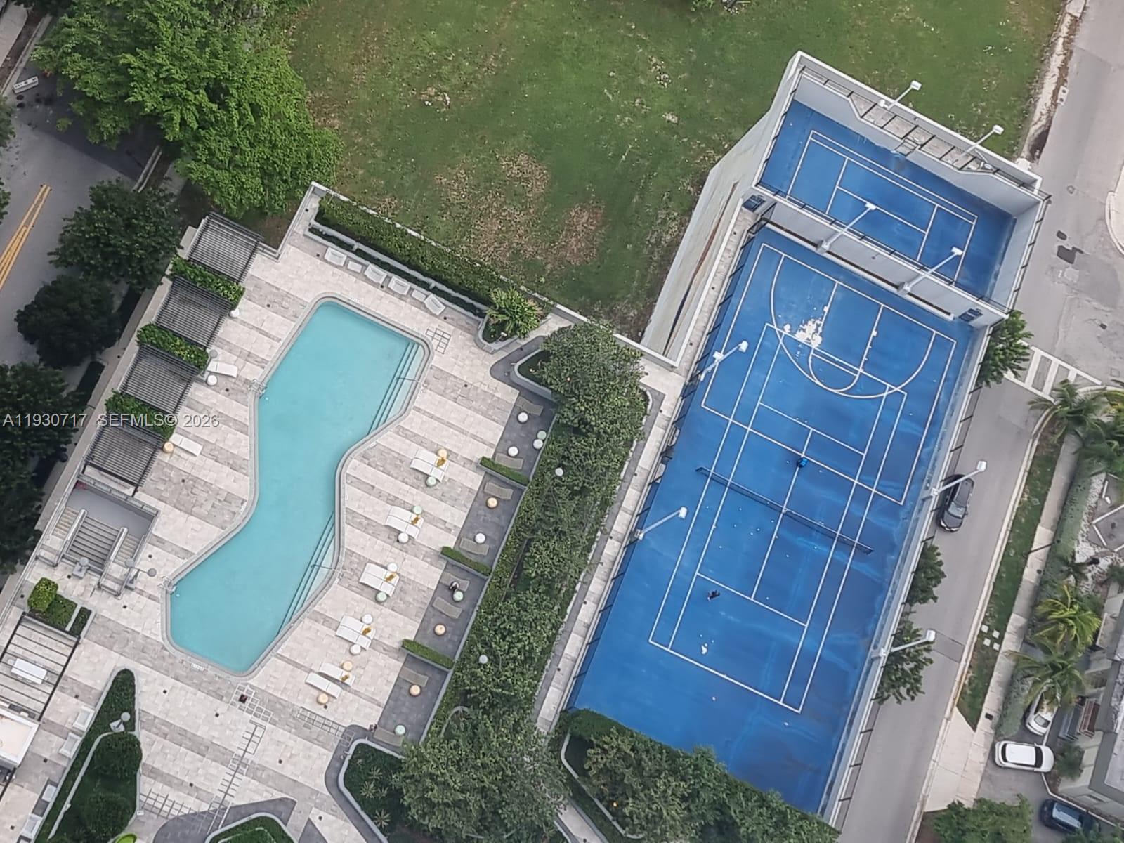 PARAISO BAYVIEWS CONDO - Residential