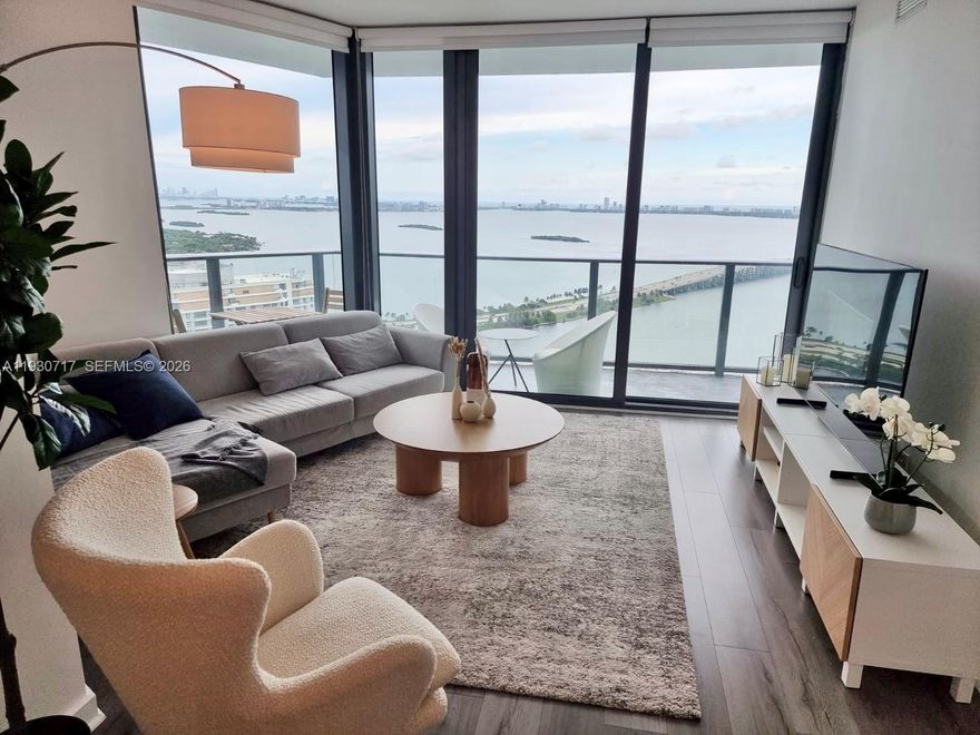 VACANT NOW! best line in the building. With wrap around balcony offering breathtaking views of the bay, ocean and the city. 3 bedrooms, 2 bathrooms. Bosch appliances, Ceramic and wood floors. The paraiso complex offers a 360 degree rooftop pool on the 46th floor and another pool on the 5th floor. Enjoy party room, state of the art fitness center, kids room, tennis court, business center, BBQ area, game room, sauna and enjoy the Fabulous restaurant Amara by chef Michael Chwartz steps away from you. Building is minutes away from the miami design district, wynwood, midtown, miami beach, downtown and Brickell.