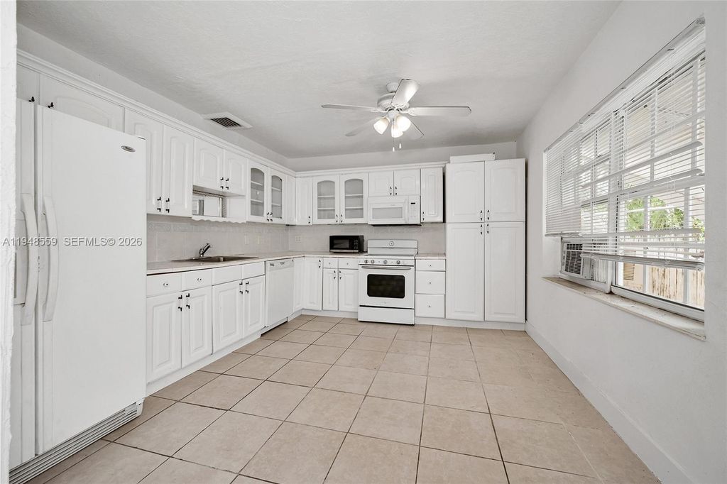 Photo of 1922 Mckinley St #2, Hollywood, FL 33020 (MLS # A11948559)