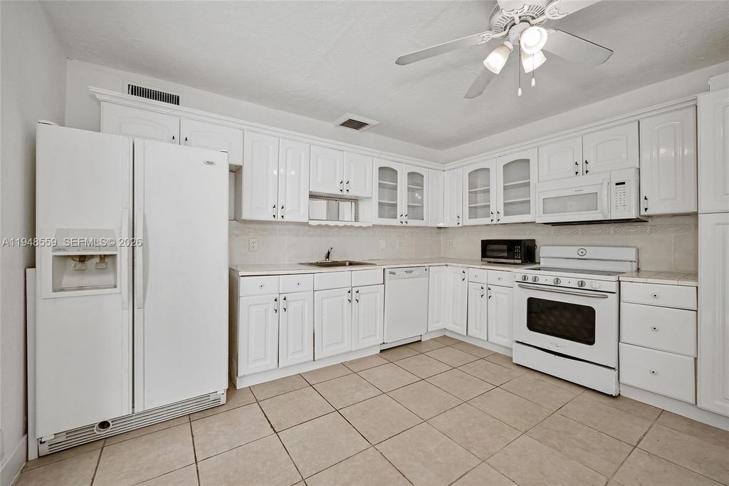 Photo of 1922 Mckinley St #2, Hollywood, FL 33020 (MLS # A11948559)