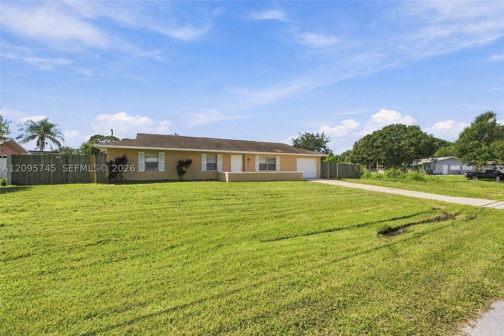 392 NW Ferris Dr