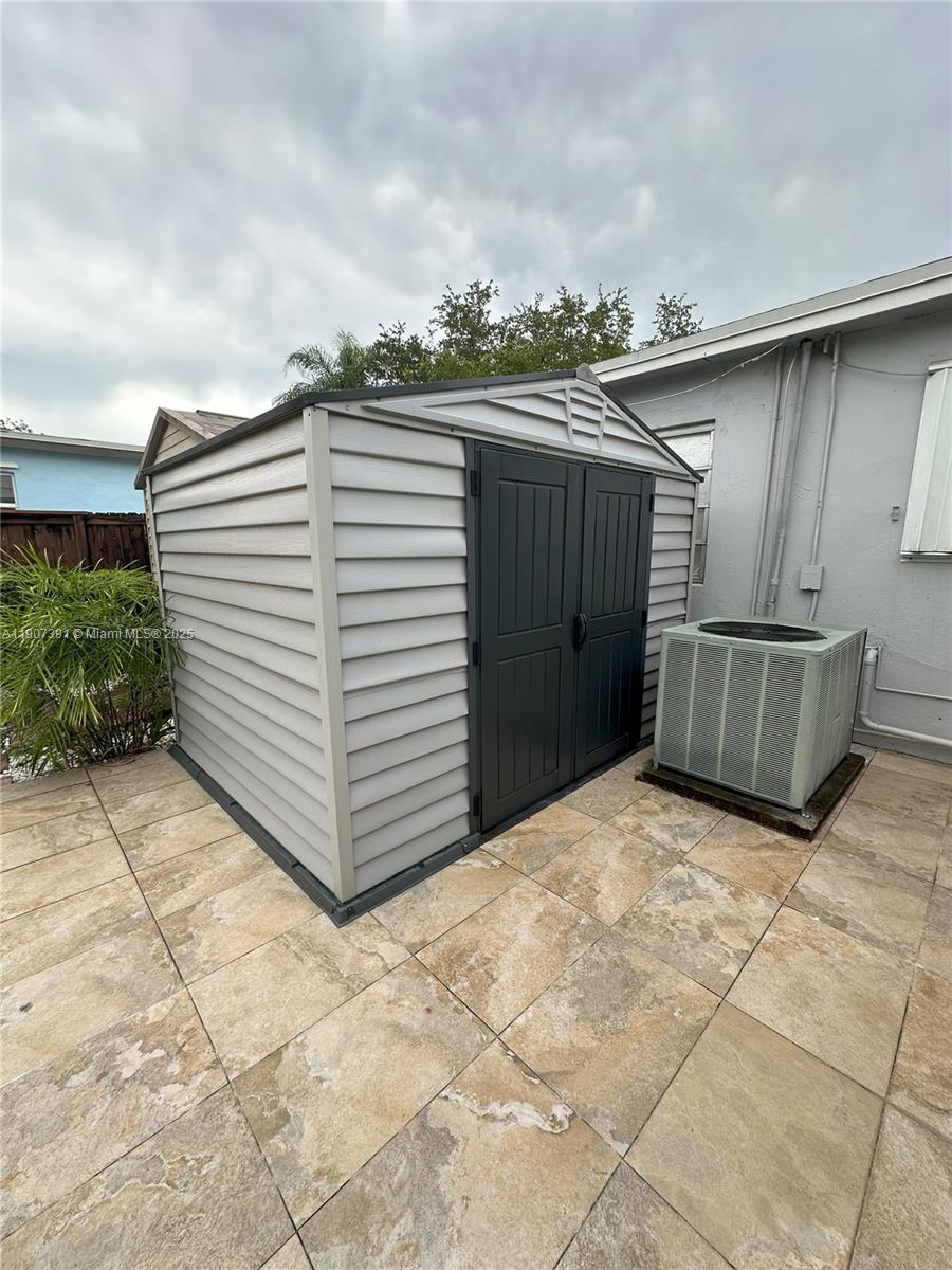 TROPICAL GARDENS - Residential