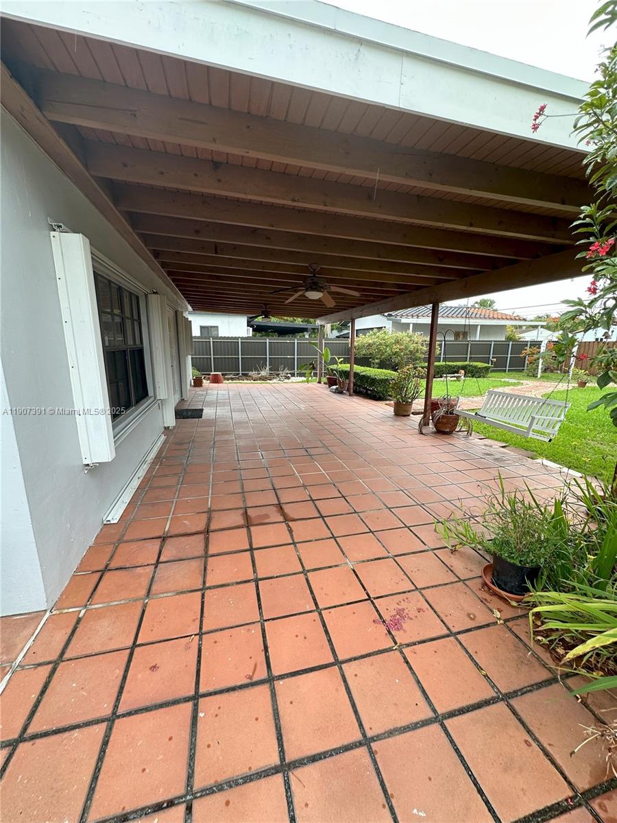 TROPICAL GARDENS - Residential