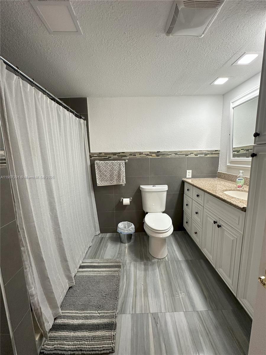 TROPICAL GARDENS - Residential