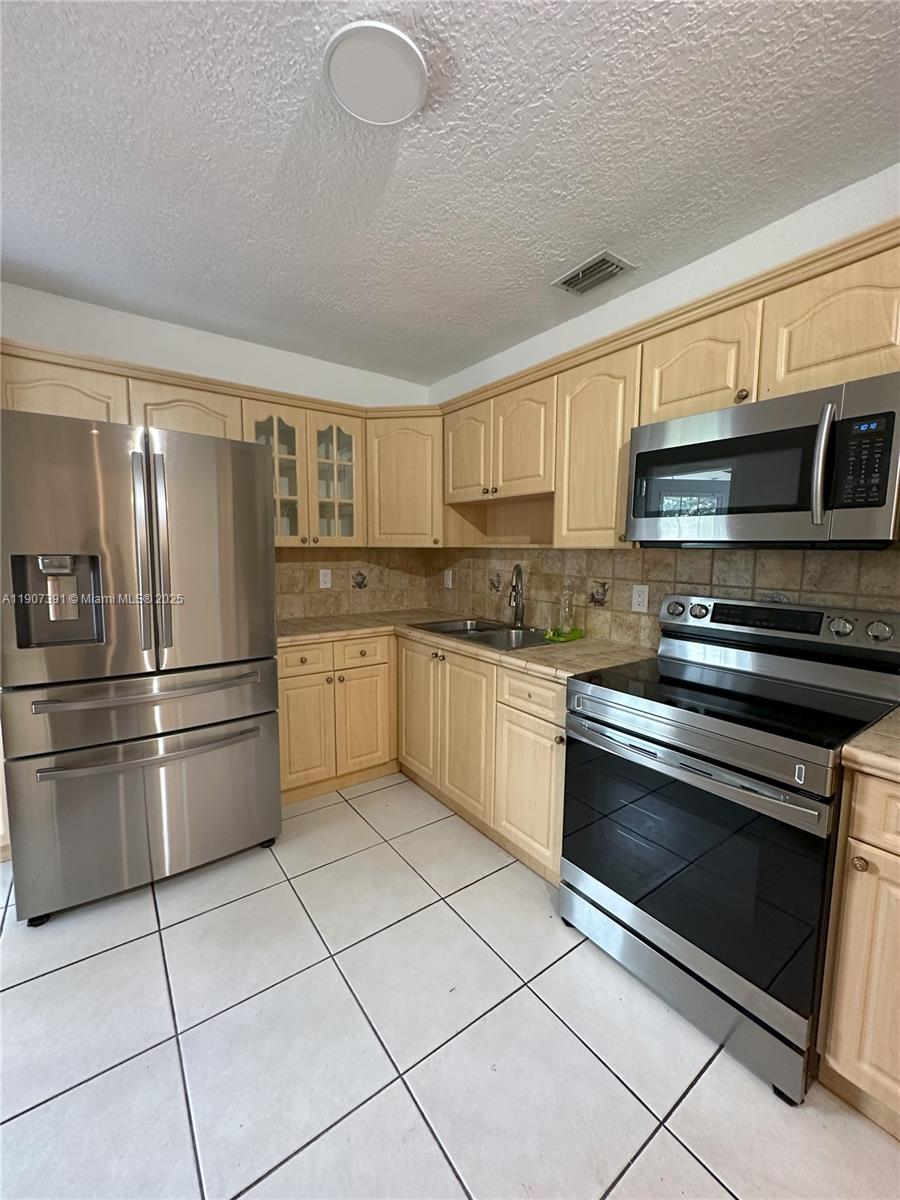 TROPICAL GARDENS - Residential