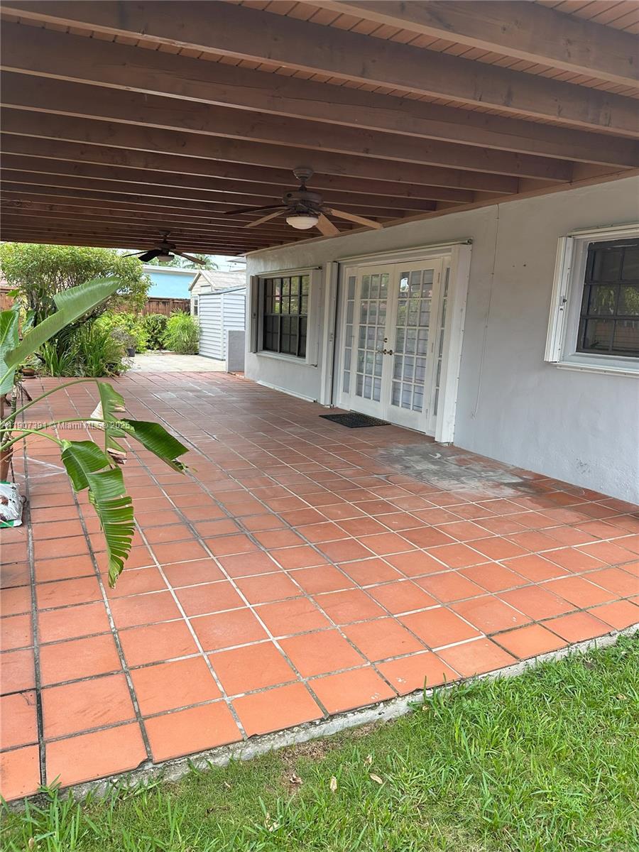 TROPICAL GARDENS - Residential