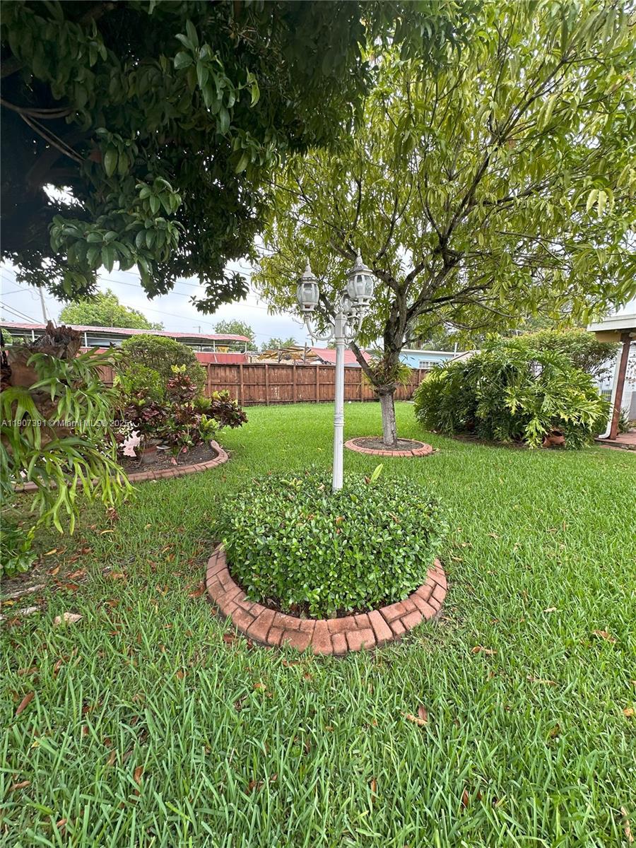 TROPICAL GARDENS - Residential