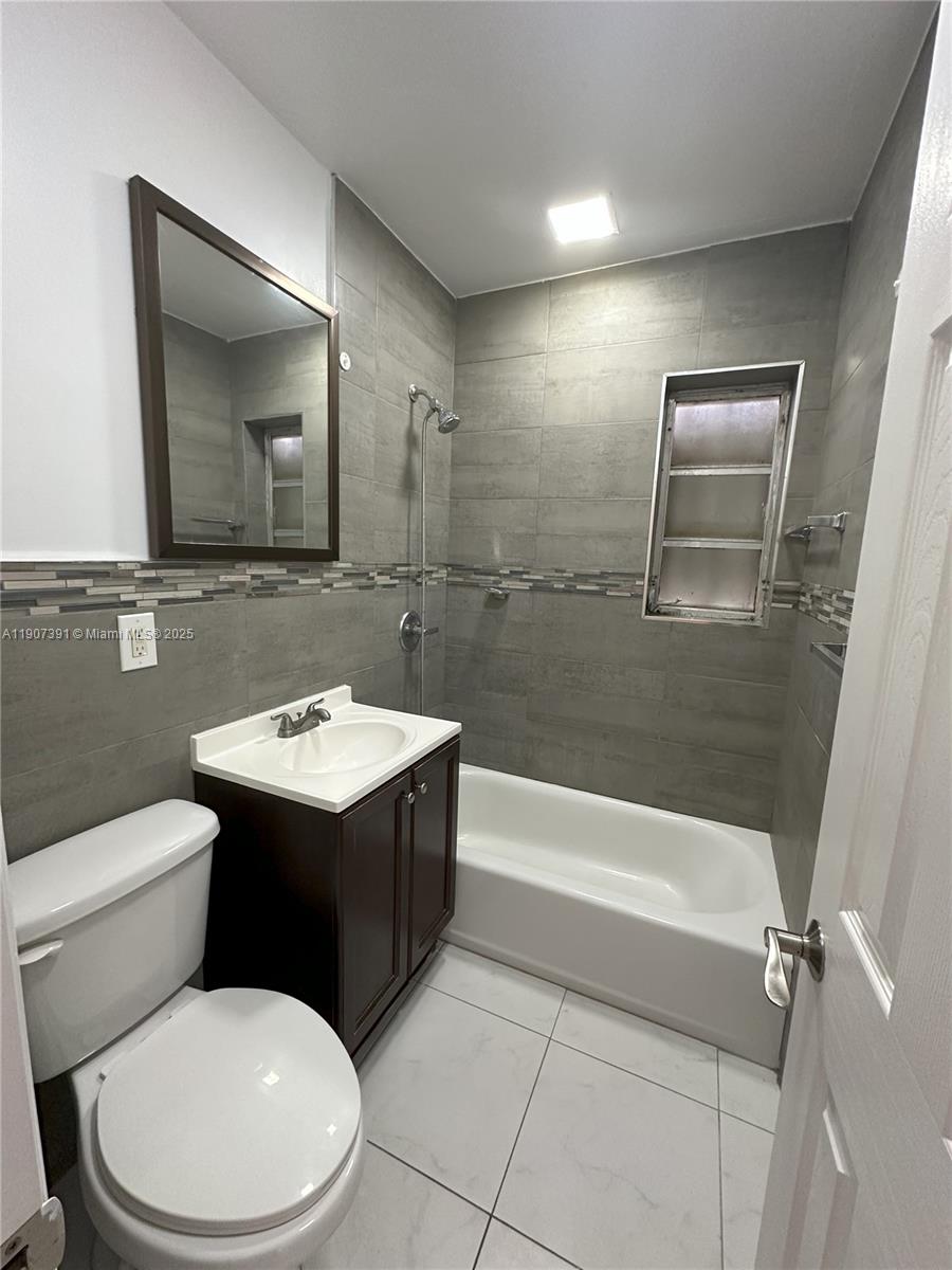 TROPICAL GARDENS - Residential