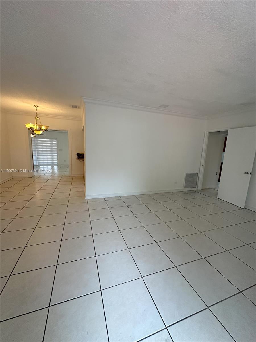 TROPICAL GARDENS - Residential