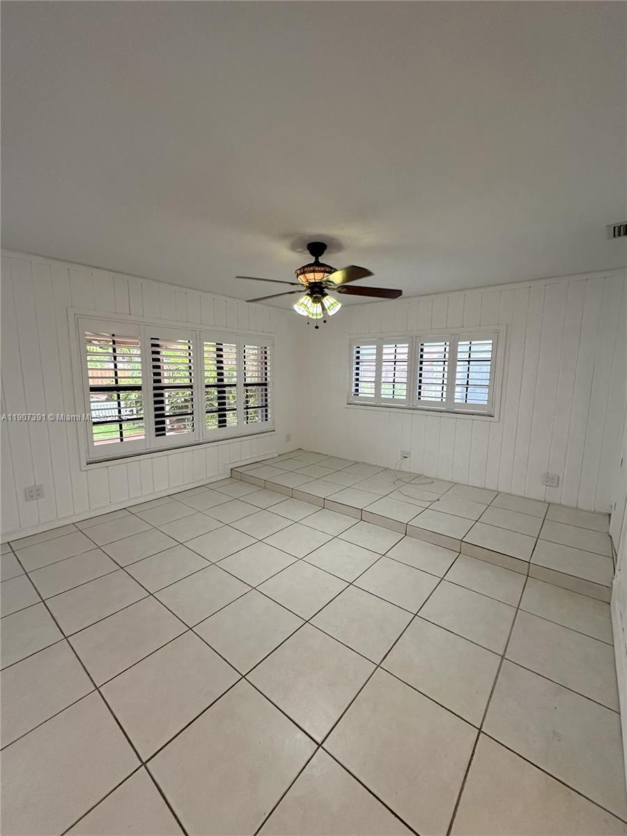 TROPICAL GARDENS - Residential